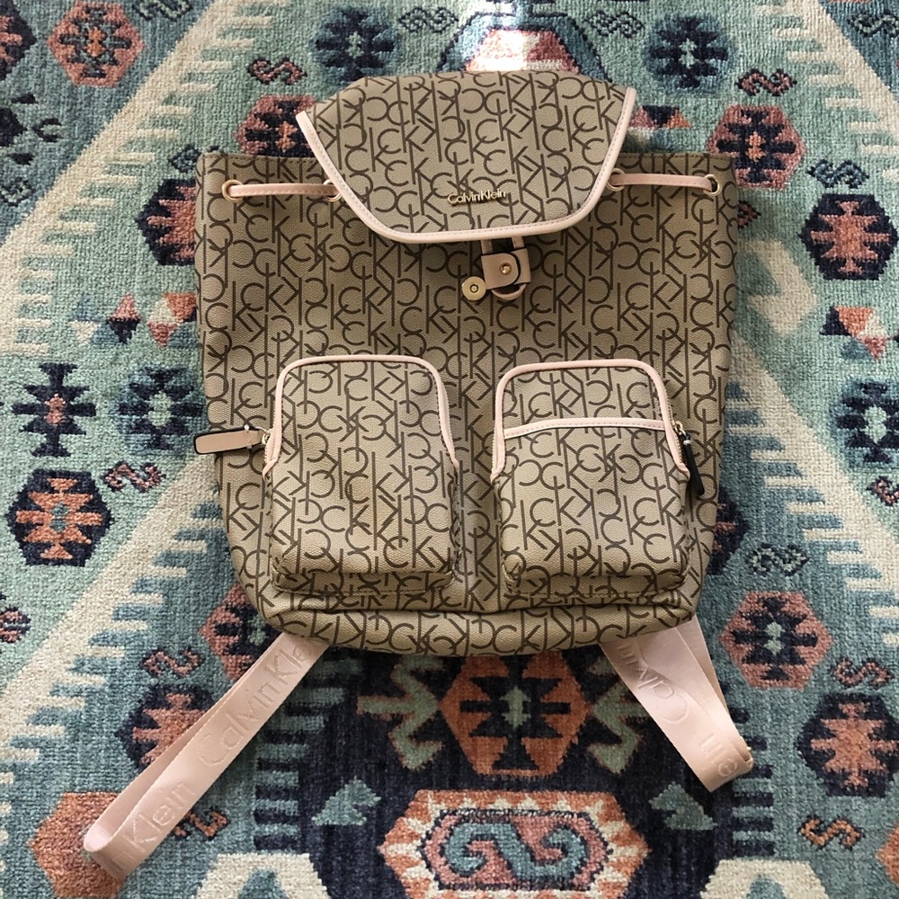 CALVIN KLEIN DRAWSTRING BEIGE BACKPACK